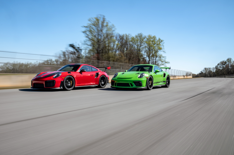 Illustration for article titled How the Extreme Porsche 911 GT3 RS Compares to the Even Faster Porsche 911 GT2 RS